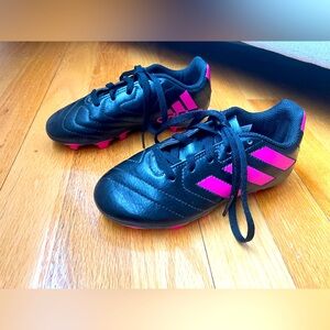 Like New! Adidas size 11K 11 soccer cleats - black pink details, stripes, logo